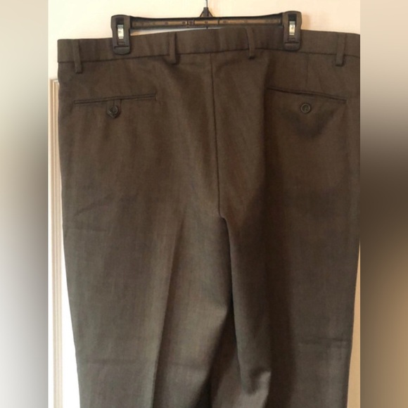 Two pairs of men’s Dockers - Picture 12 of 15